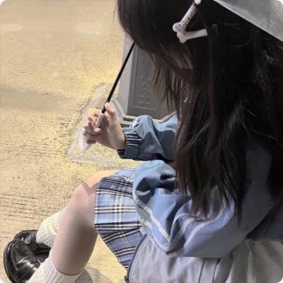 男人女人向前走